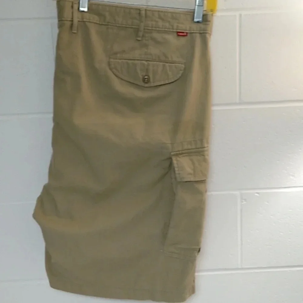 LEVIS WATERLESS, 100% COTTON, KHAKI TAN, CARGO SHORTS, SNAP CARGO POCKETS, W52 - Picture 2 of 10